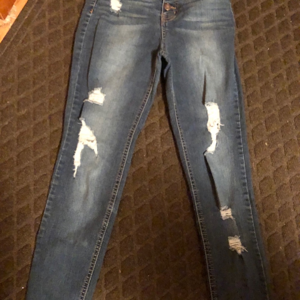 BLACK DAISY DISTRESSED JEANS